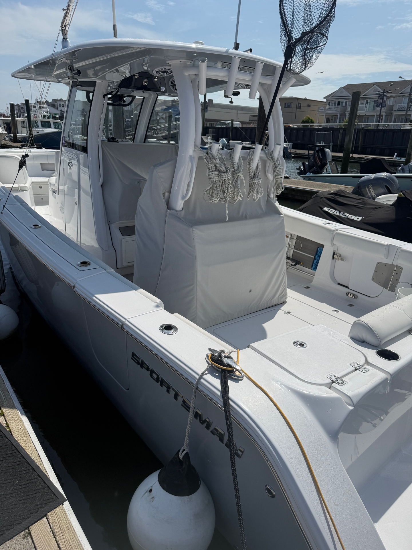 Sportsman center console dockside